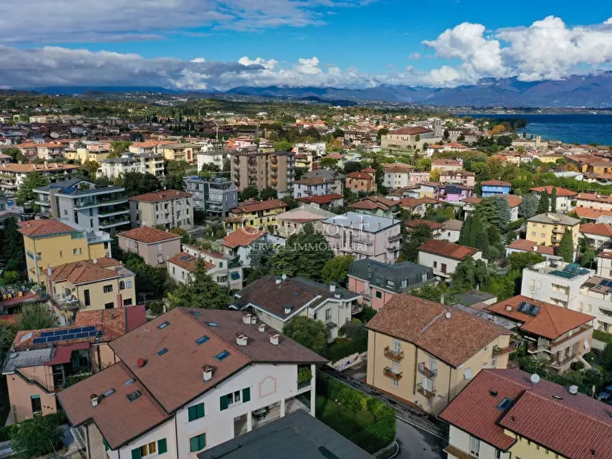 Immagine 31 di Appartamento in vendita  in Via Giovanni Pascoli a Desenzano Del Garda