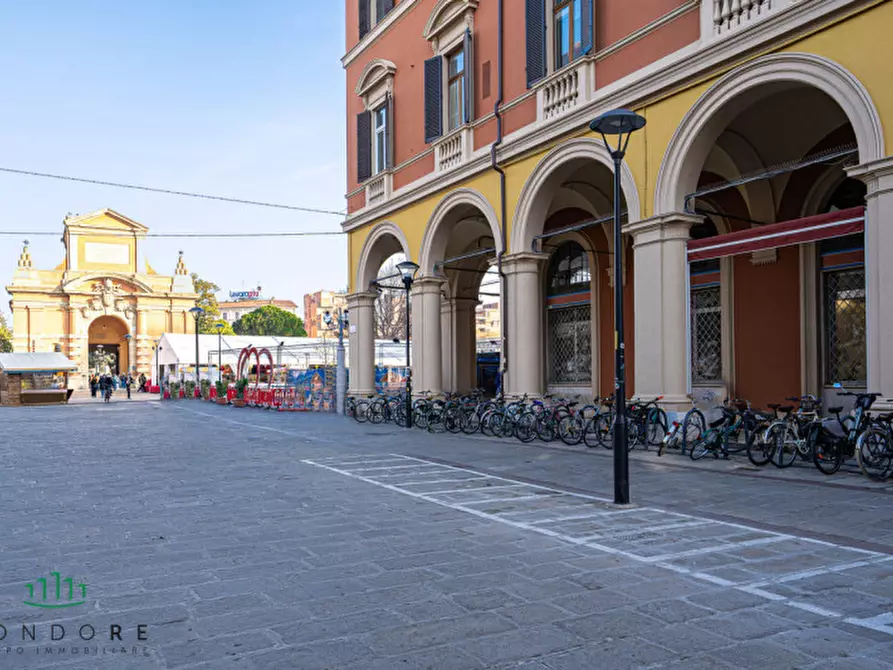 Immagine 1 di Appartamento in vendita  in via galliera a Bologna