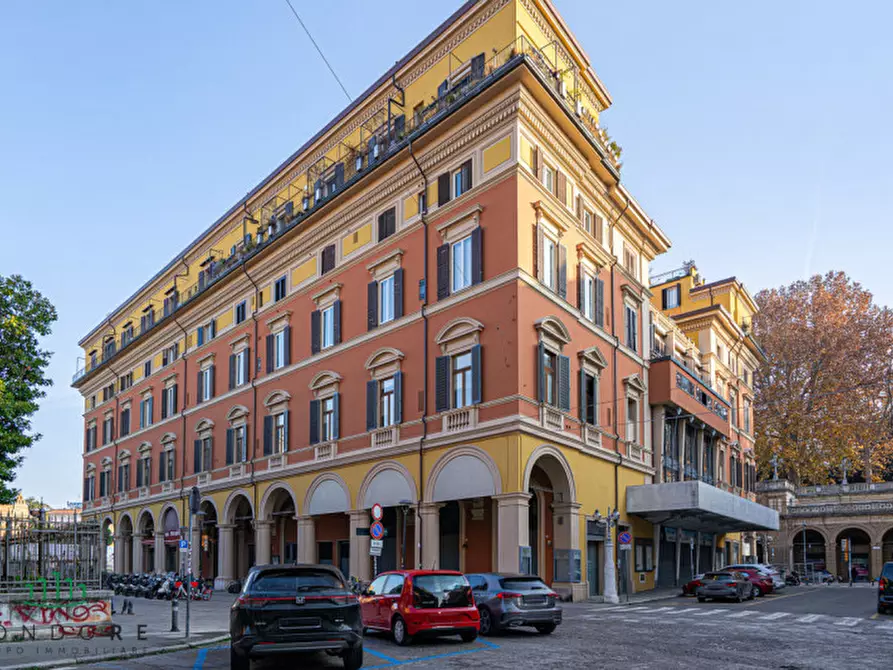 Immagine 2 di Appartamento in vendita  in via galliera a Bologna