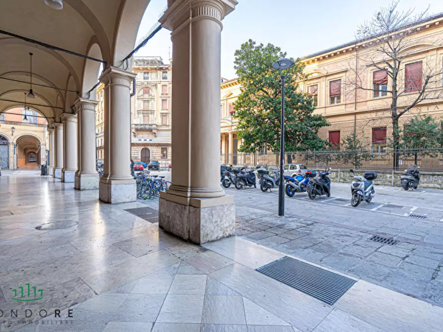 Immagine 2 di Appartamento in vendita  in via galliera a Bologna