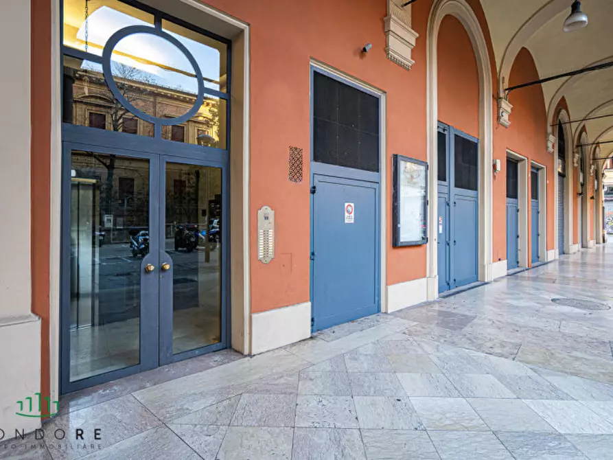 Immagine 3 di Appartamento in vendita  in via galliera a Bologna