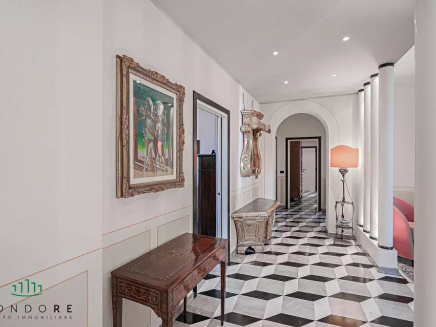 Immagine 4 di Appartamento in vendita  in via galliera a Bologna