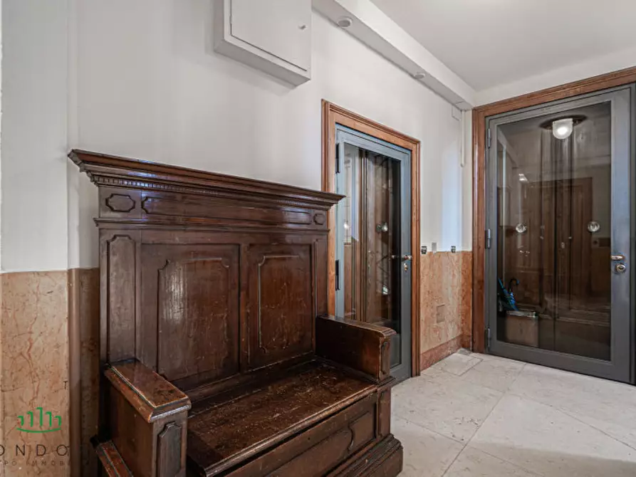 Immagine 8 di Appartamento in vendita  in via galliera a Bologna