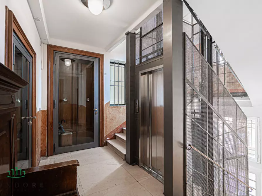 Immagine 9 di Appartamento in vendita  in via galliera a Bologna