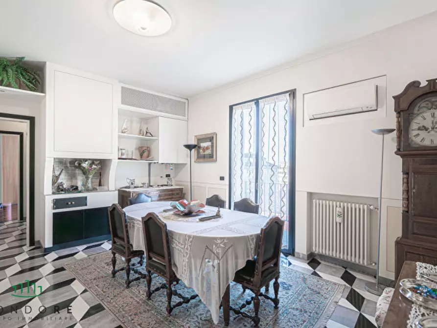 Immagine 17 di Appartamento in vendita  in via galliera a Bologna