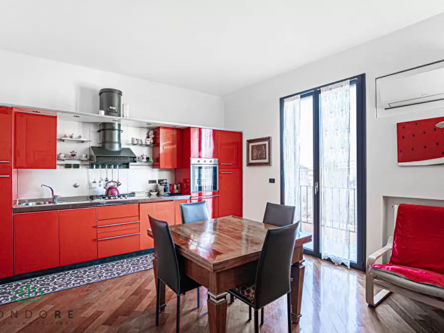 Immagine 27 di Appartamento in vendita  in via galliera a Bologna