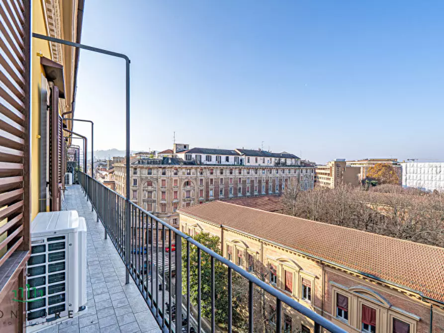 Immagine 30 di Appartamento in vendita  in via galliera a Bologna