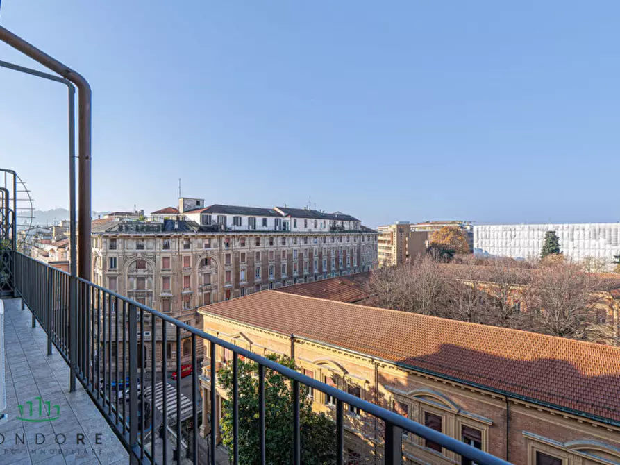 Immagine 35 di Appartamento in vendita  in via galliera a Bologna