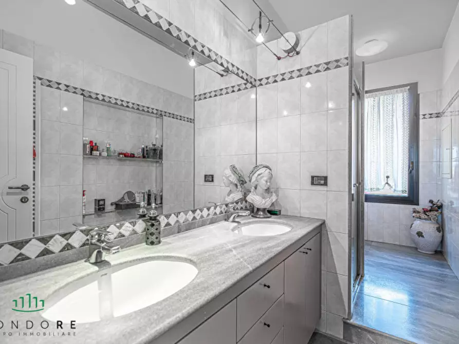 Immagine 48 di Appartamento in vendita  in via galliera a Bologna