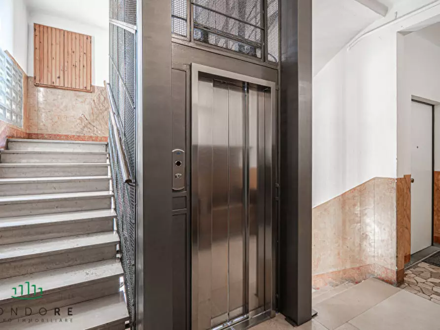 Immagine 51 di Appartamento in vendita  in via galliera a Bologna