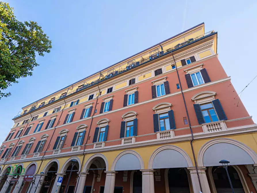 Immagine 53 di Appartamento in vendita  in via galliera a Bologna