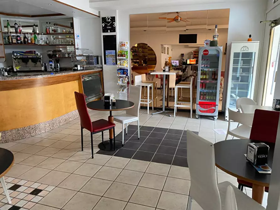 Immagine 2 di Attività commerciale in vendita  a Castelfranco Veneto
