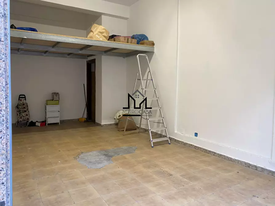 Immagine 9 di Garage in vendita  a Palermo