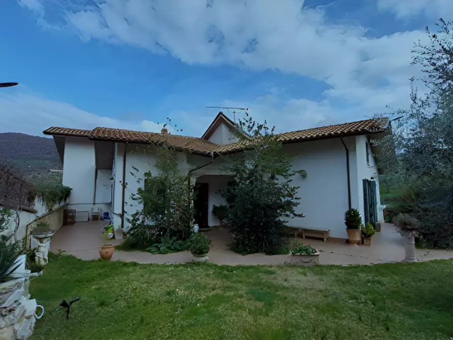 Immagine 2 di Casa bifamiliare in vendita  in Via Luigi Einaudi a Poggio Moiano