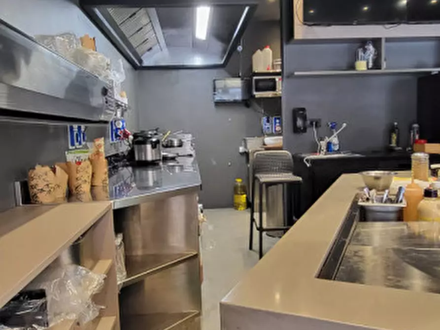 Immagine 2 di Negozio in vendita  in Piazza Walther a Bolzano