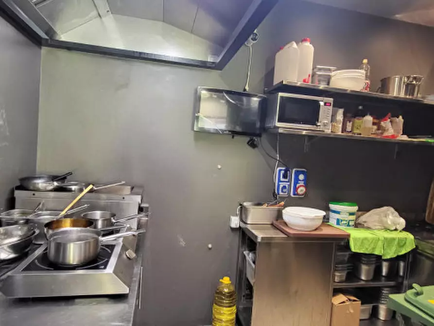 Immagine 4 di Negozio in vendita  in Piazza Walther a Bolzano