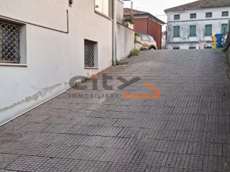 Immagine 2 di Magazzino in vendita  in Via Martiri del Grappa a Cassola