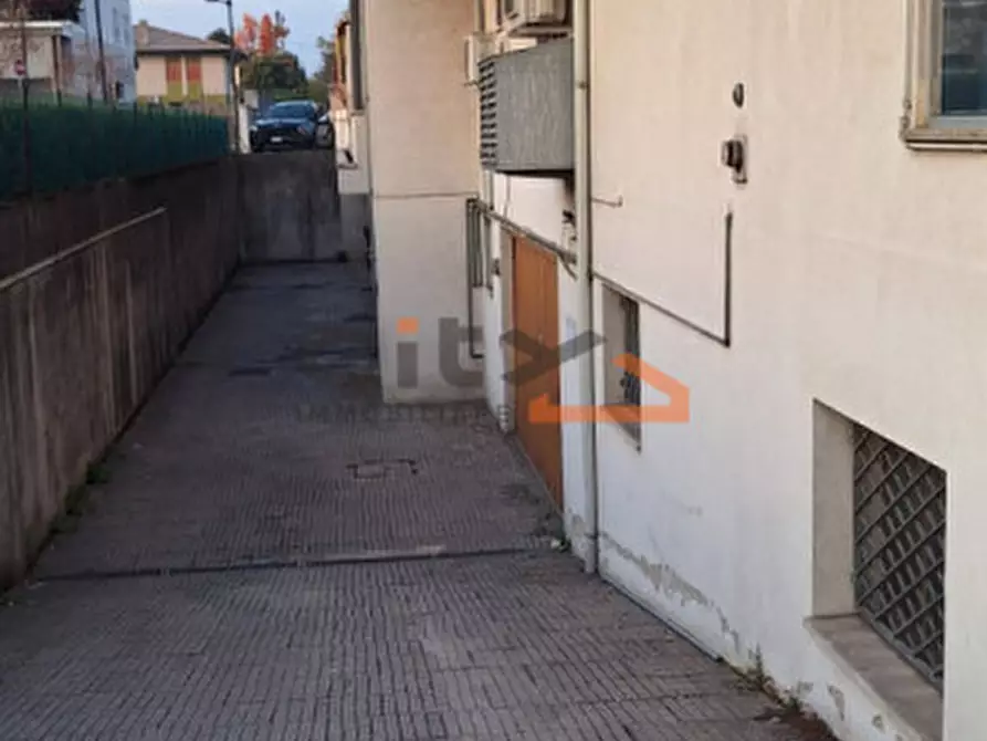 Immagine 12 di Magazzino in vendita  in Via Martiri del Grappa a Cassola