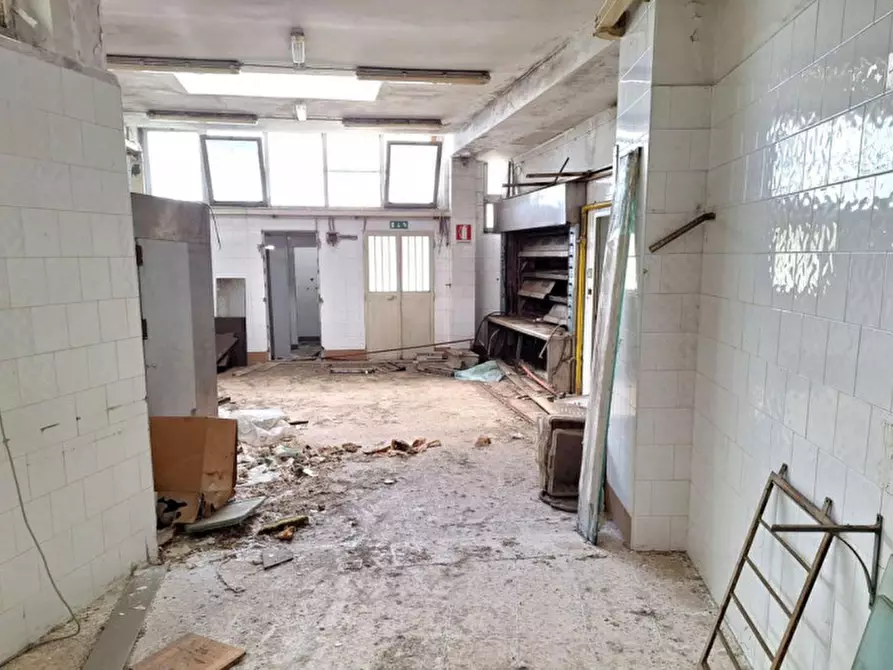 Immagine 1 di Capannone industriale in vendita  in Via Enrico De Seta, N. 93 a Catanzaro