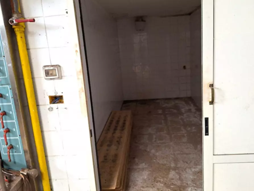 Immagine 10 di Capannone industriale in vendita  in Via Enrico De Seta, N. 93 a Catanzaro