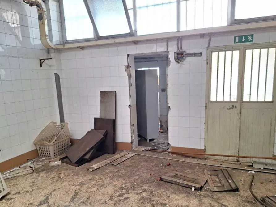 Immagine 12 di Capannone industriale in vendita  in Via Enrico De Seta, N. 93 a Catanzaro