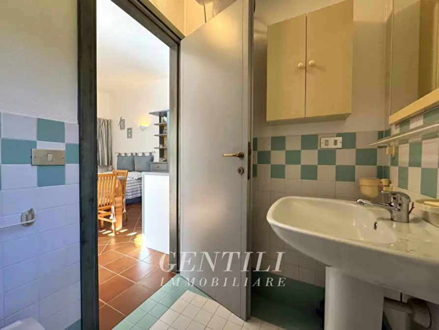 Immagine 9 di Appartamento in vendita  a Arzachena