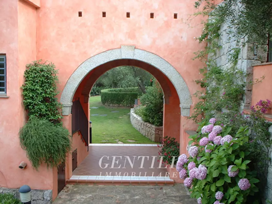 Immagine 13 di Appartamento in vendita  a Arzachena