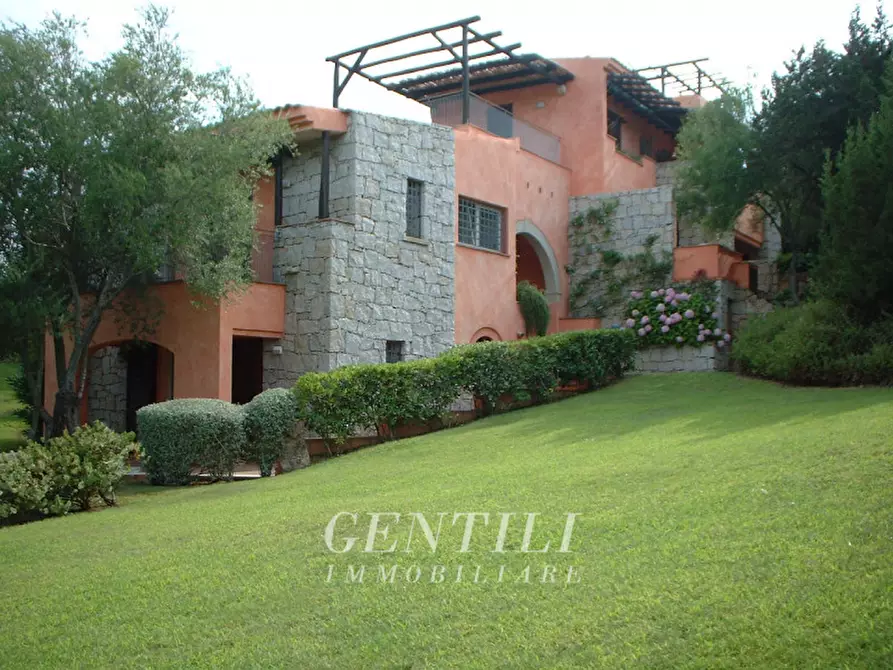 Immagine 14 di Appartamento in vendita  a Arzachena