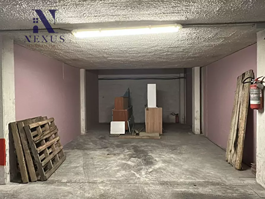 Immagine 1 di Garage in vendita  in Viale Romagna 158 a Fano