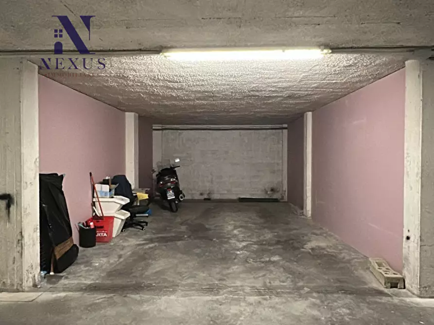 Immagine 2 di Garage in vendita  in Viale Romagna 158 a Fano