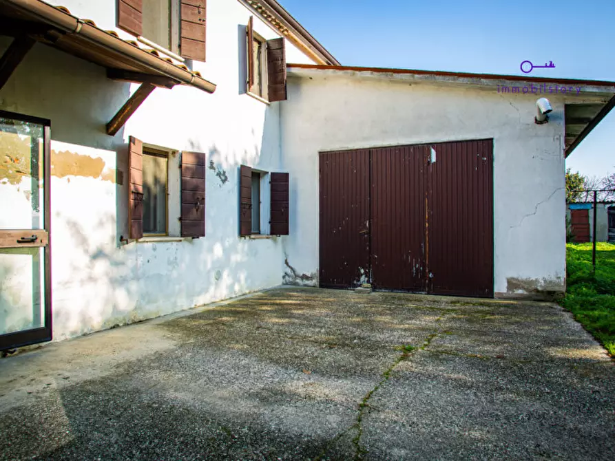 Immagine 10 di Rustico / casale in vendita  in via grazia deledda a Tribano