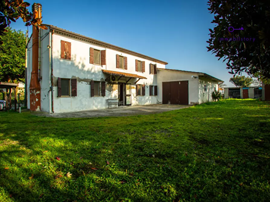 Immagine 11 di Rustico / casale in vendita  in via grazia deledda a Tribano