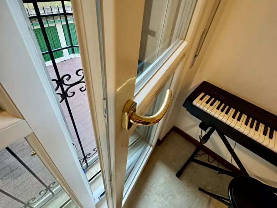 Immagine 8 di Appartamento in vendita  in via Vittorio Locchi, 20 a Brescia