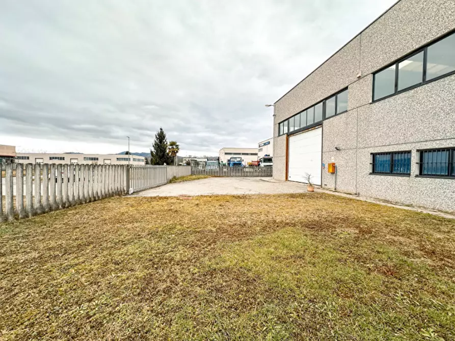 Immagine 4 di Capannone industriale in vendita  in Via delle Betulle, 5 a Cavallirio