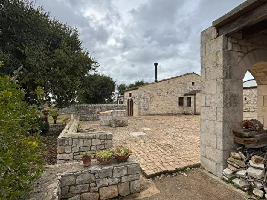 Immagine 54 di Villa in vendita  a Modica
