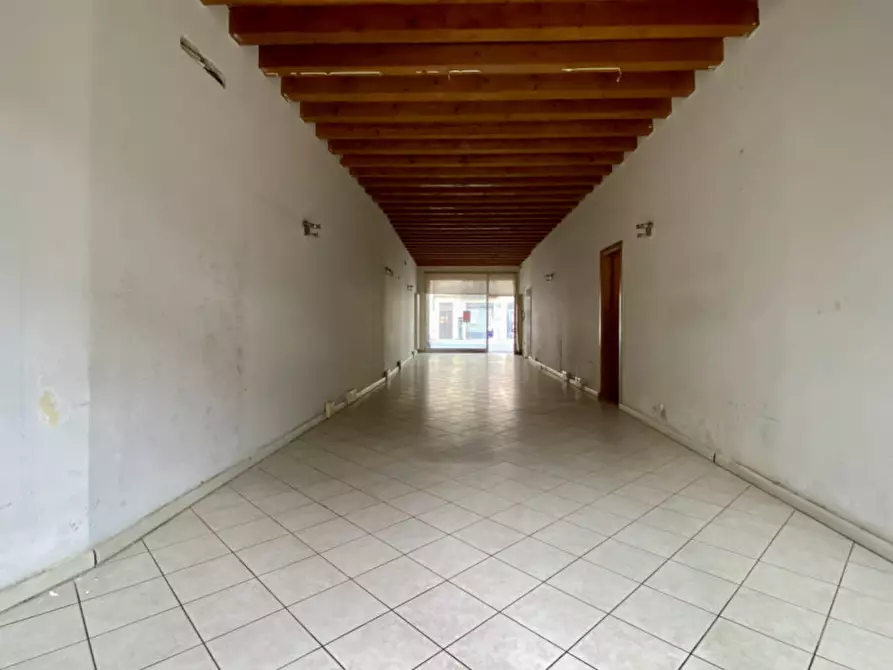 Immagine 10 di Negozio in vendita  in Corso Santi Felice e Fortunato, 259 a Vicenza