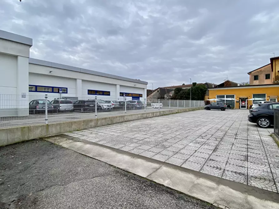 Immagine 15 di Negozio in vendita  in Corso Santi Felice e Fortunato, 259 a Vicenza