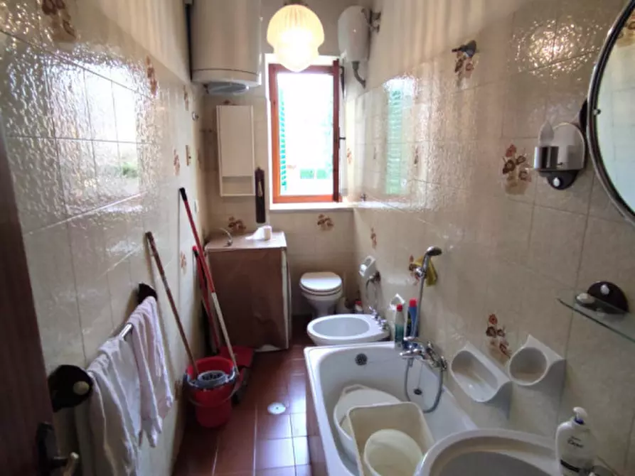 Immagine 8 di Appartamento in vendita  in piazza Del Secco a Montevarchi