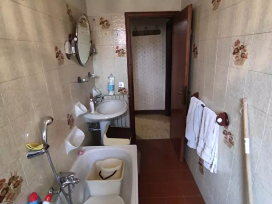 Immagine 9 di Appartamento in vendita  in piazza Del Secco a Montevarchi