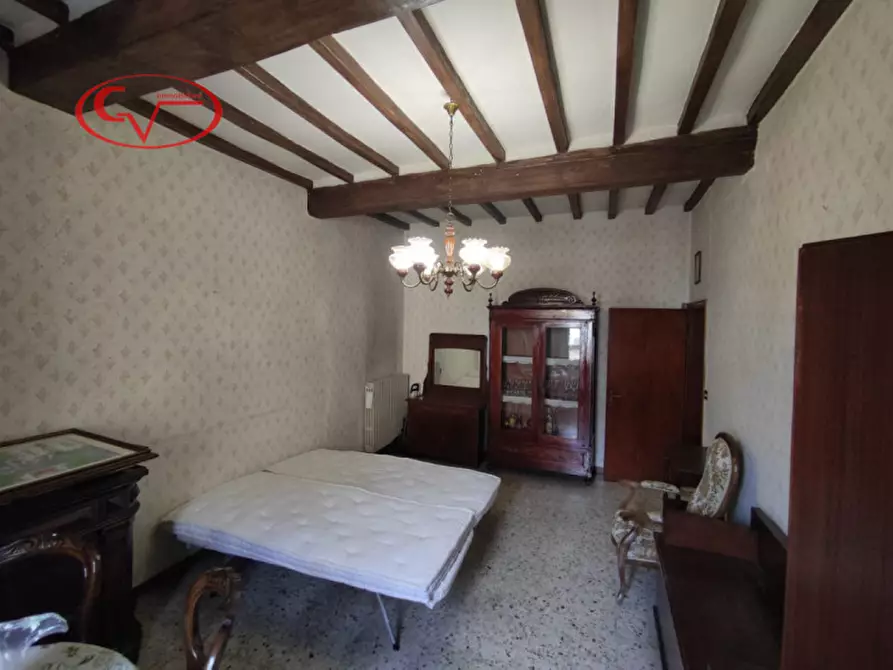 Immagine 14 di Appartamento in vendita  in piazza Del Secco a Montevarchi