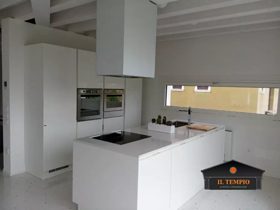 Immagine 3 di Villa in vendita  in via granezza a Vicenza