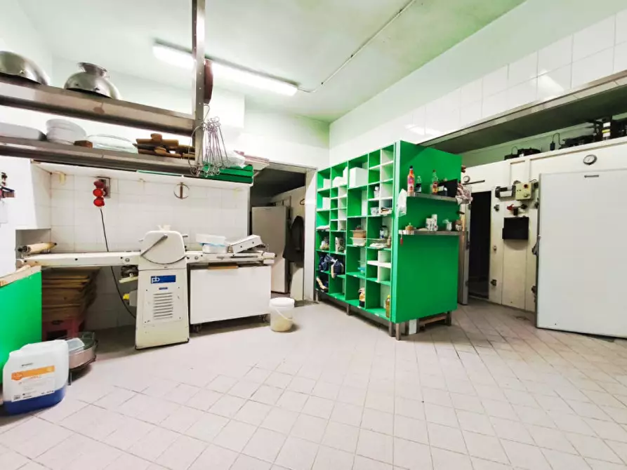 Immagine 18 di Attività commerciale in vendita  in Via Negroni 1 a Pianoro