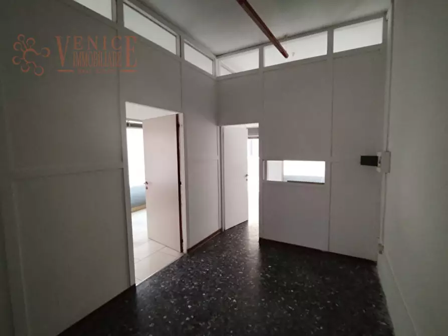 Immagine 5 di Negozio in vendita  a Venezia