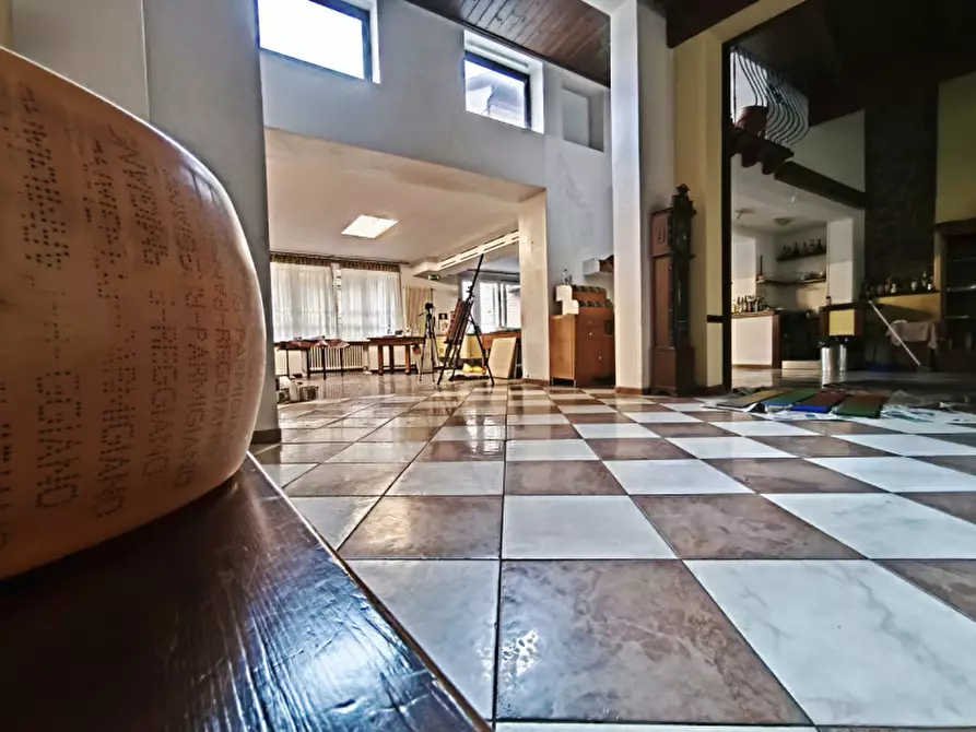 Immagine 11 di Attività commerciale in vendita  a Bologna