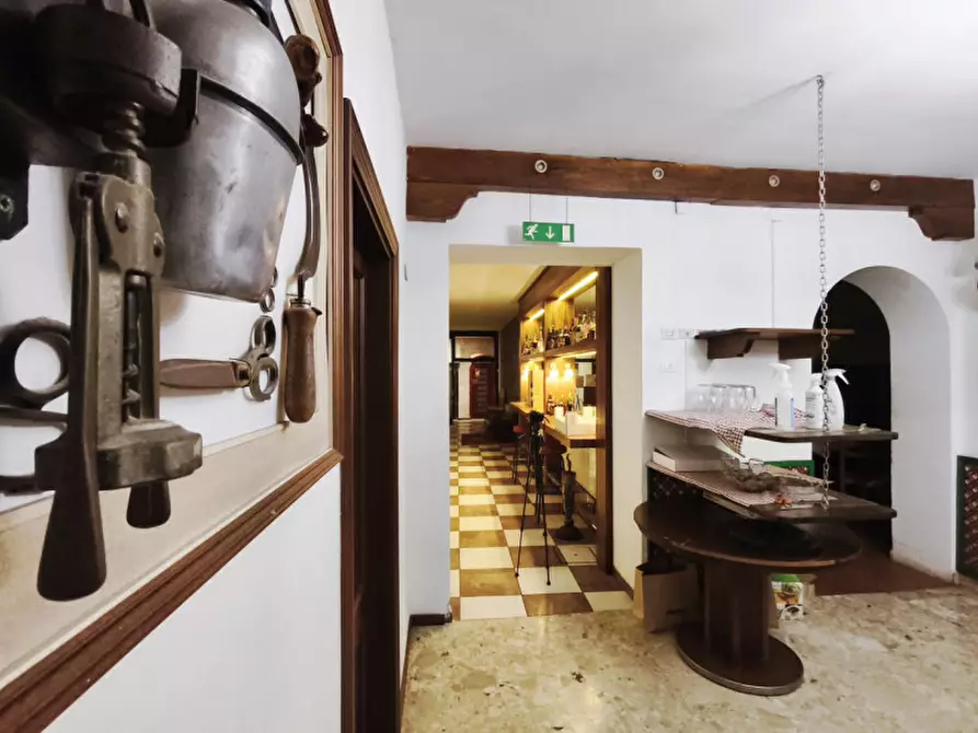 Immagine 15 di Attività commerciale in vendita  a Bologna