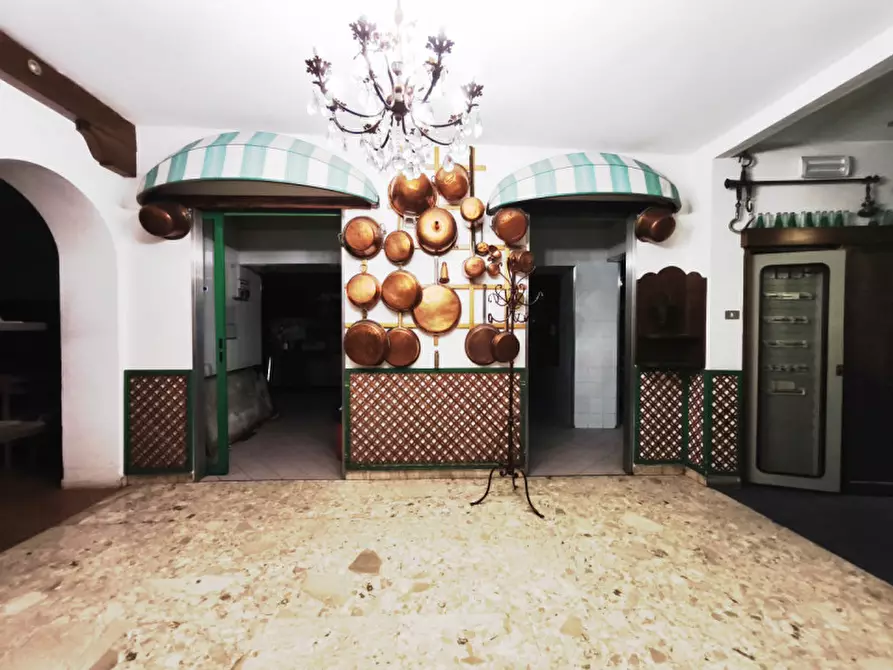 Immagine 16 di Attività commerciale in vendita  a Bologna