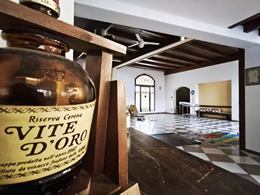 Immagine 27 di Attività commerciale in vendita  a Bologna