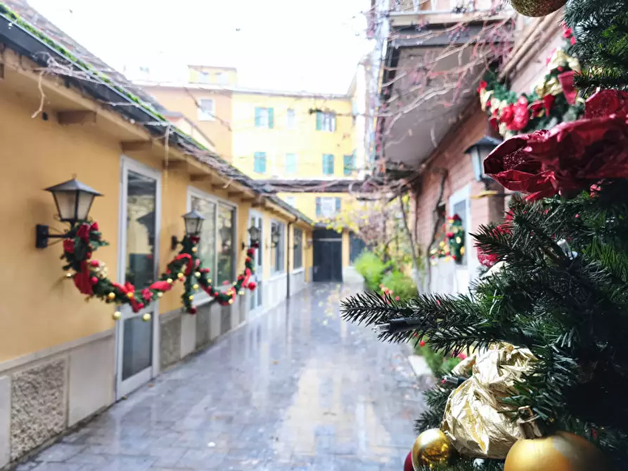 Immagine 29 di Attività commerciale in vendita  a Bologna