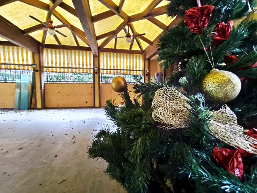 Immagine 30 di Attività commerciale in vendita  a Bologna