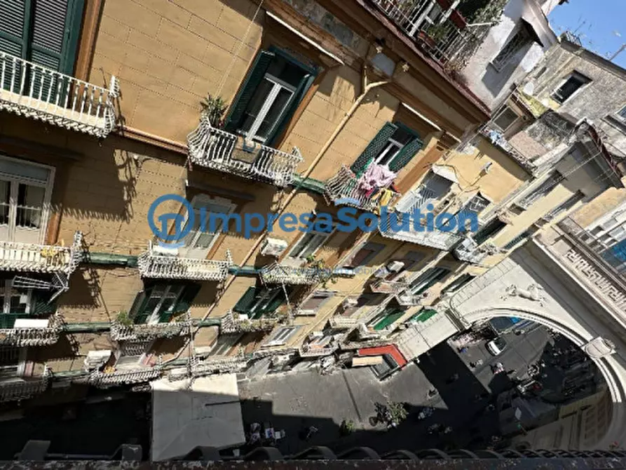 Immagine 1 di Camera in affitto  in Via Chiaia a Napoli